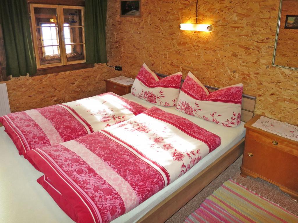 Postel nebo postele na pokoji v ubytování Chalet Lippnerhütte by Interhome