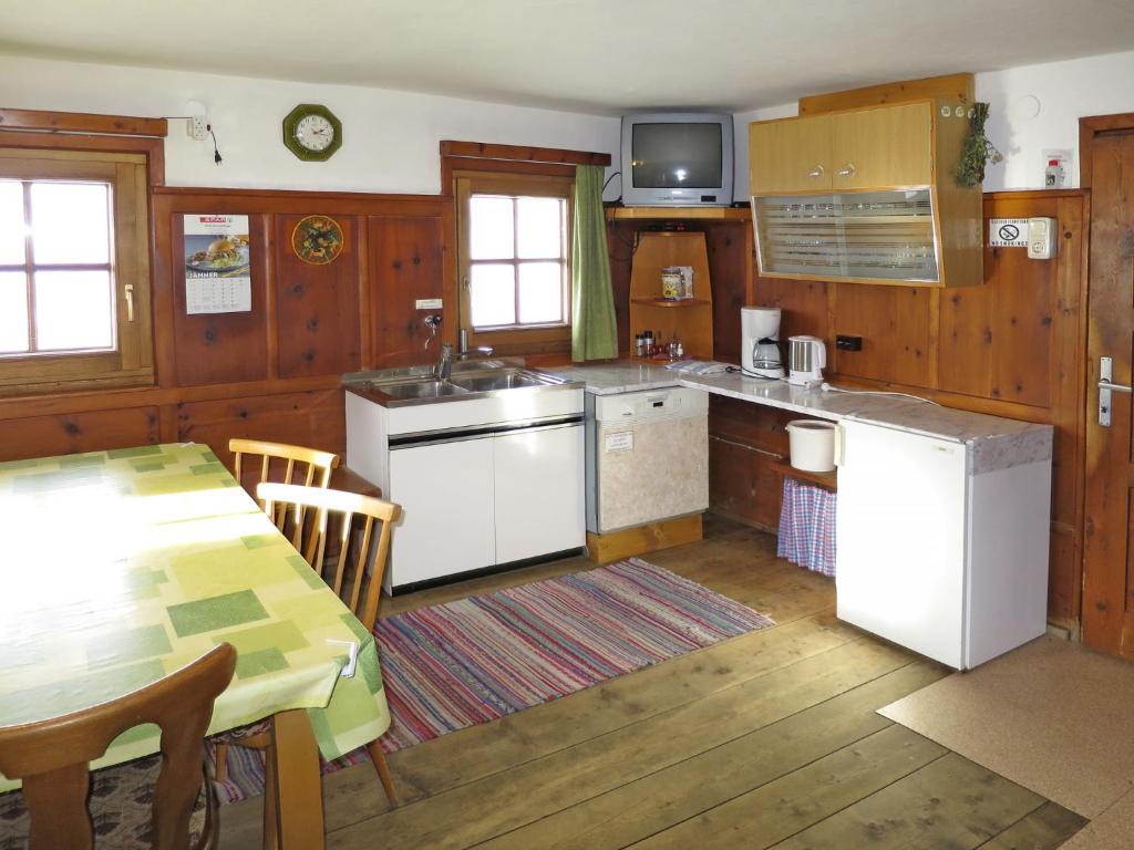 Kuchyň nebo kuchyňský kout v ubytování Chalet Lippnerhütte by Interhome