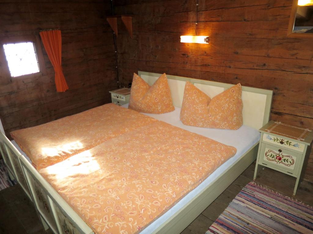 Postel nebo postele na pokoji v ubytování Chalet Lippnerhütte by Interhome