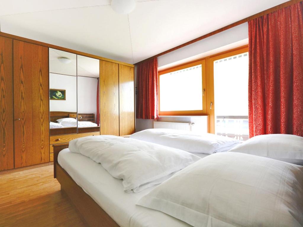 Postel nebo postele na pokoji v ubytování Holiday Home Ferienhaus Haus Kofler by Interhome