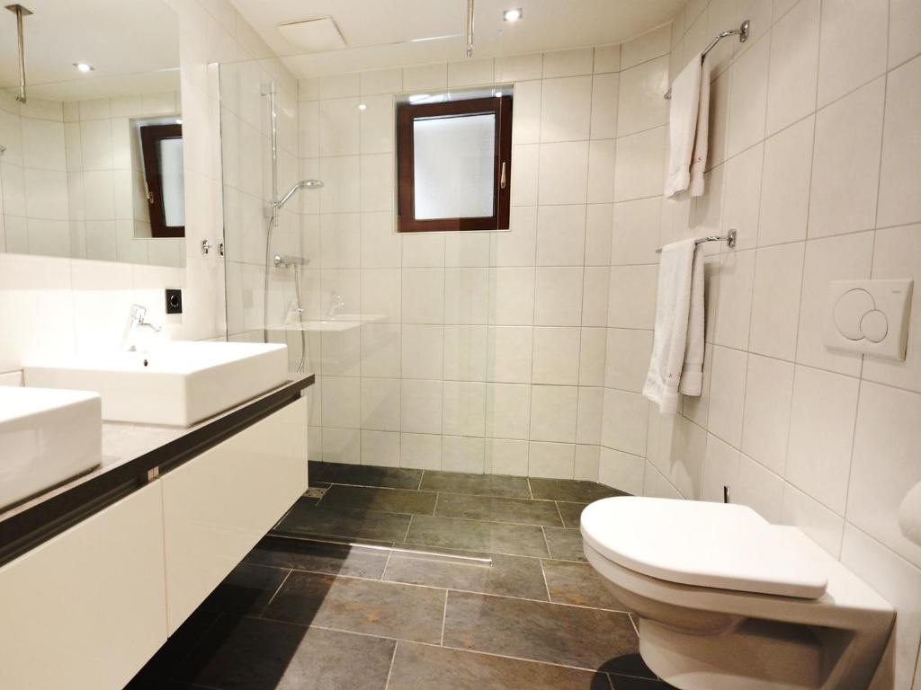 Koupelna v ubytování Holiday Home Ferienhaus Haus Kofler by Interhome