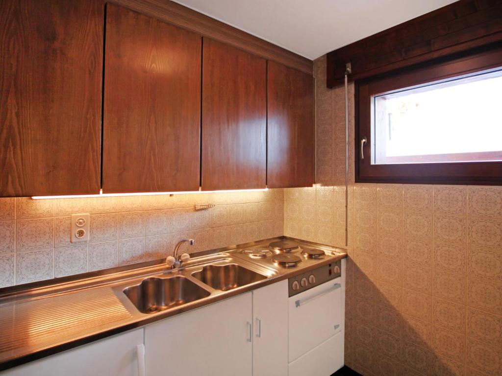 Kuchyň nebo kuchyňský kout v ubytování Apartment Pigne 1 by Interhome