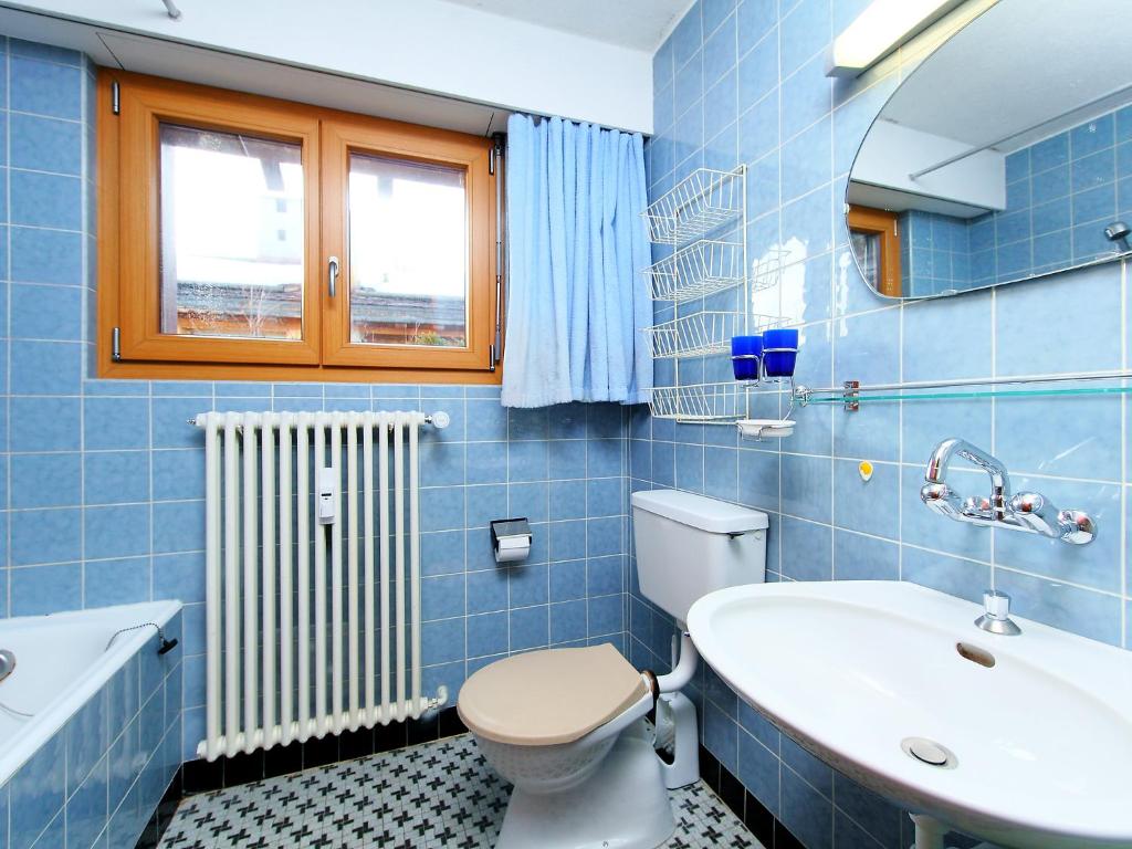 Uma casa de banho em Apartment Porthos 37 by Interhome