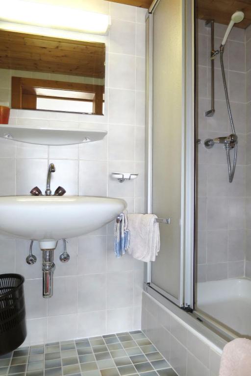 Kúpeľňa v ubytovaní Holiday Home Willi by Interhome