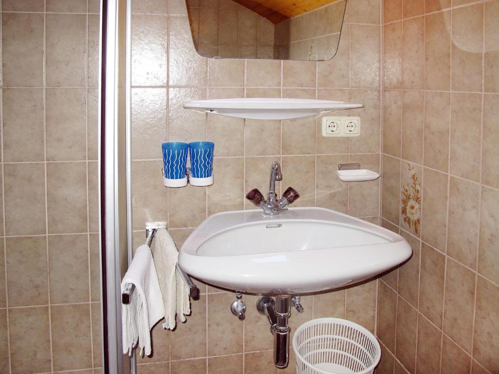 Kúpeľňa v ubytovaní Holiday Home Willi by Interhome