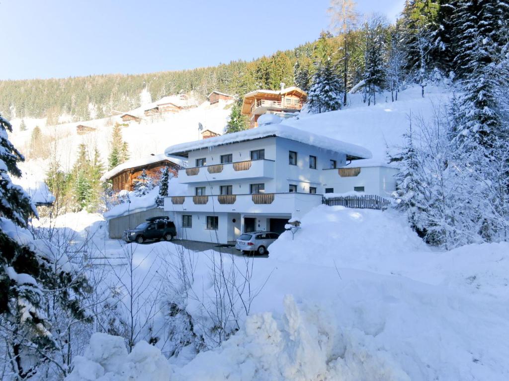 Apartment Edelweiss by Interhome v zimě