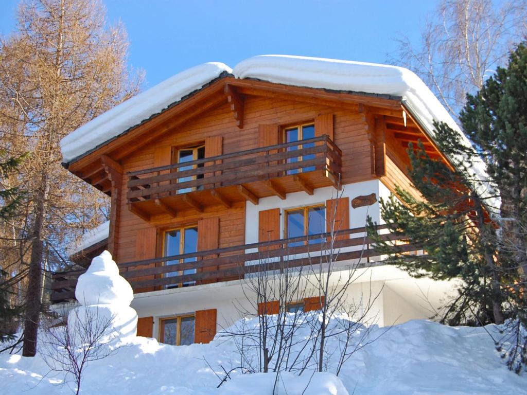 Chalet Les Etoiles by Interhome v zimě