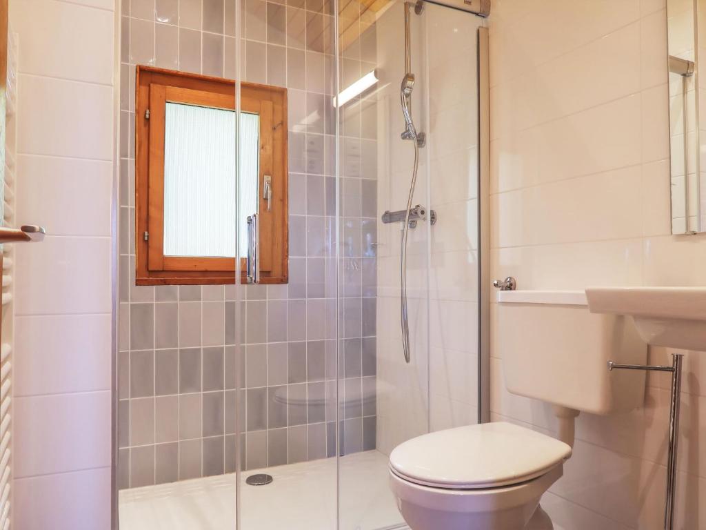 Koupelna v ubytování Chalet Les Etoiles by Interhome