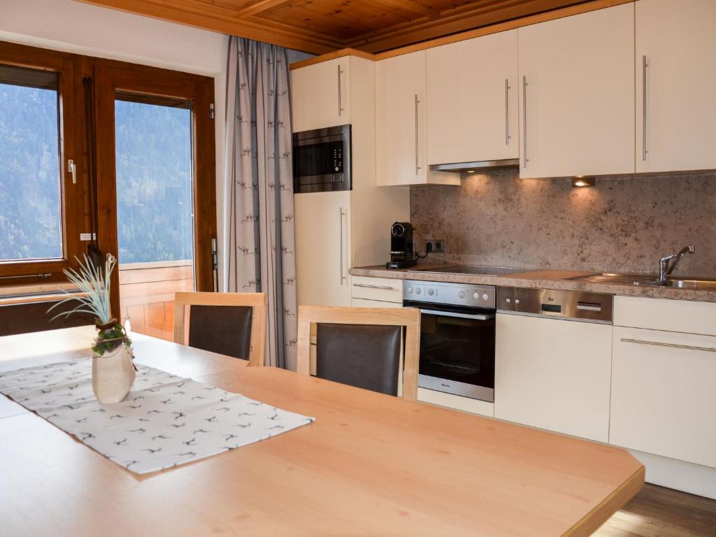 Kuchyňa alebo kuchynka v ubytovaní Apartment Wechner-1 by Interhome