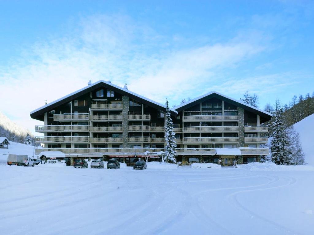 Apartment Dents Rousses I2 by Interhome v zimě