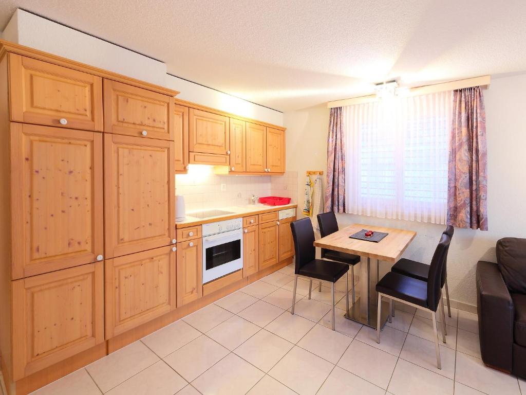 Kuchyň nebo kuchyňský kout v ubytování Apartment Roger-2 by Interhome