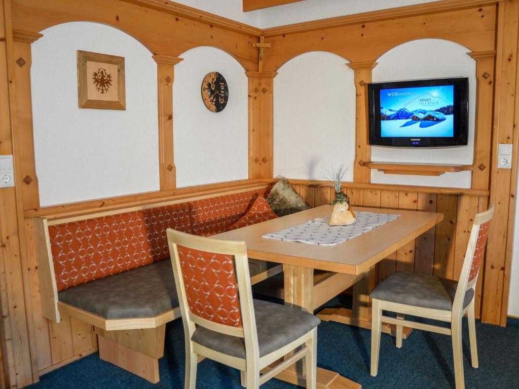 Televízia a/alebo spoločenská miestnosť v ubytovaní Apartment Wechner-2 by Interhome