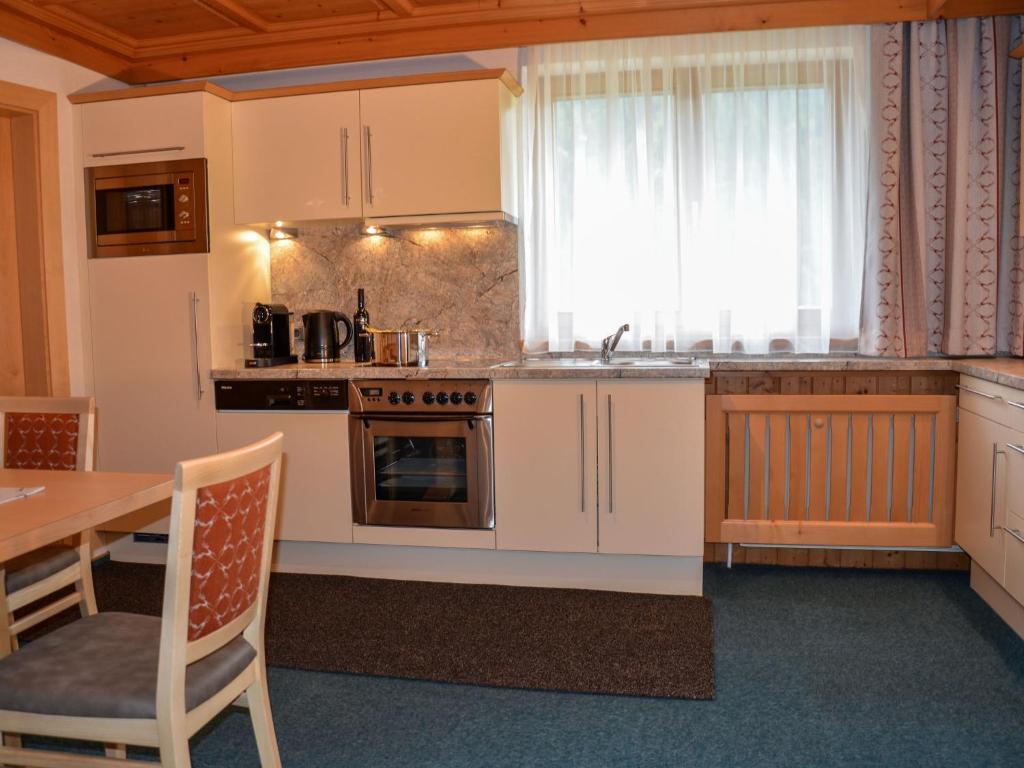 Kuchyňa alebo kuchynka v ubytovaní Apartment Wechner-2 by Interhome