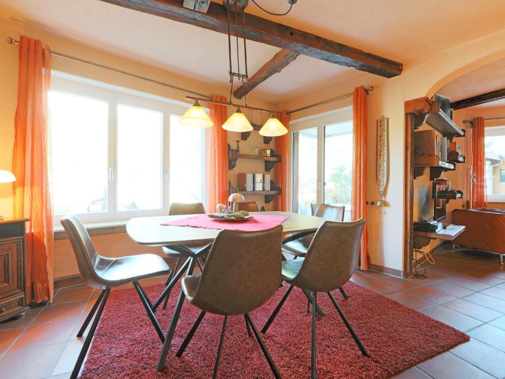 Posezení v ubytování Apartment Bodmen A by Interhome