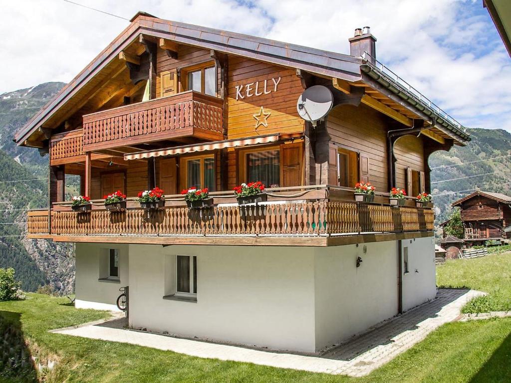 a house with a balcony with flowers on it at Apartment Kelly by Interhome in Grächen