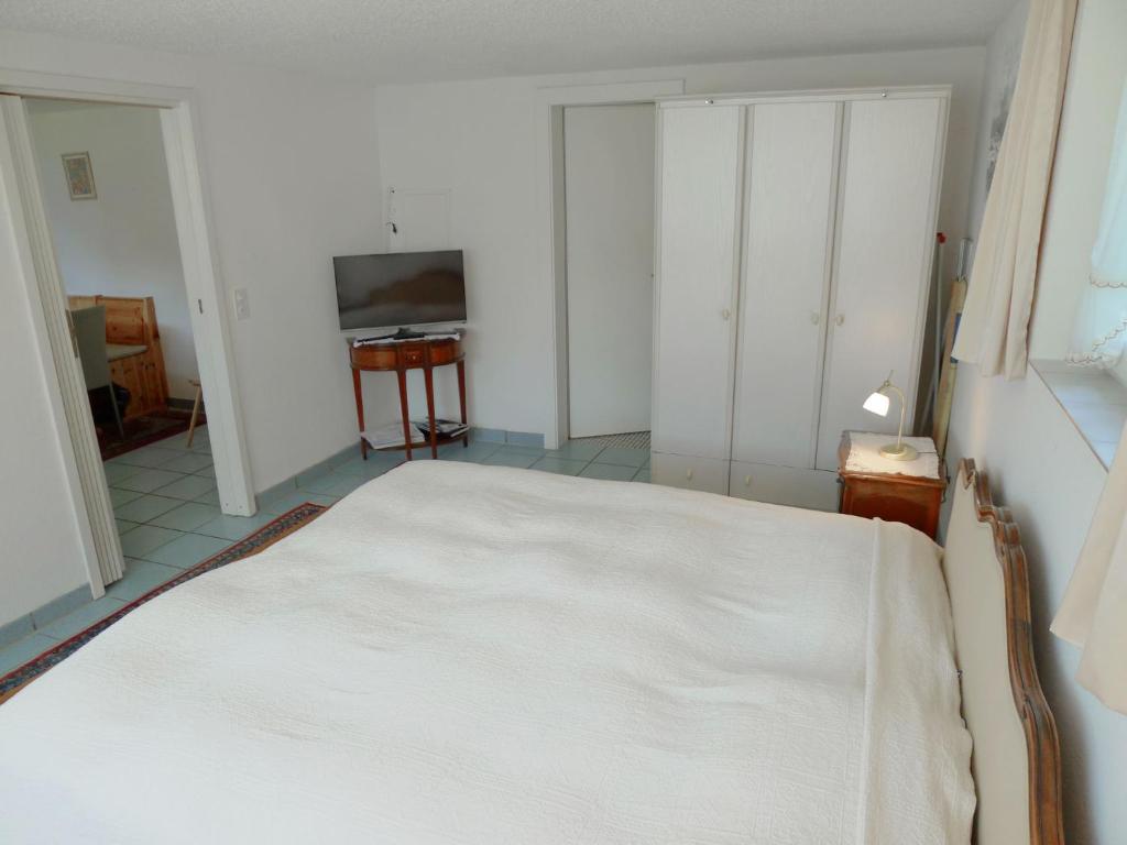 Postel nebo postele na pokoji v ubytování Apartment Beau Site-1 by Interhome