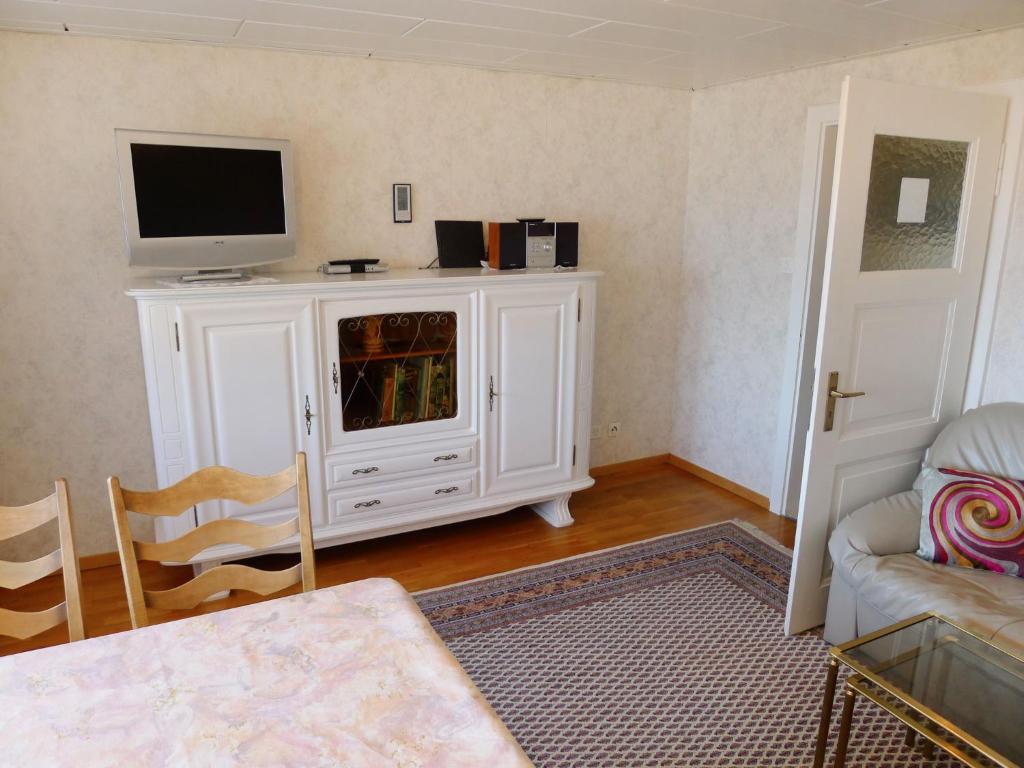TV a/nebo společenská místnost v ubytování Apartment Beau Site-2 by Interhome