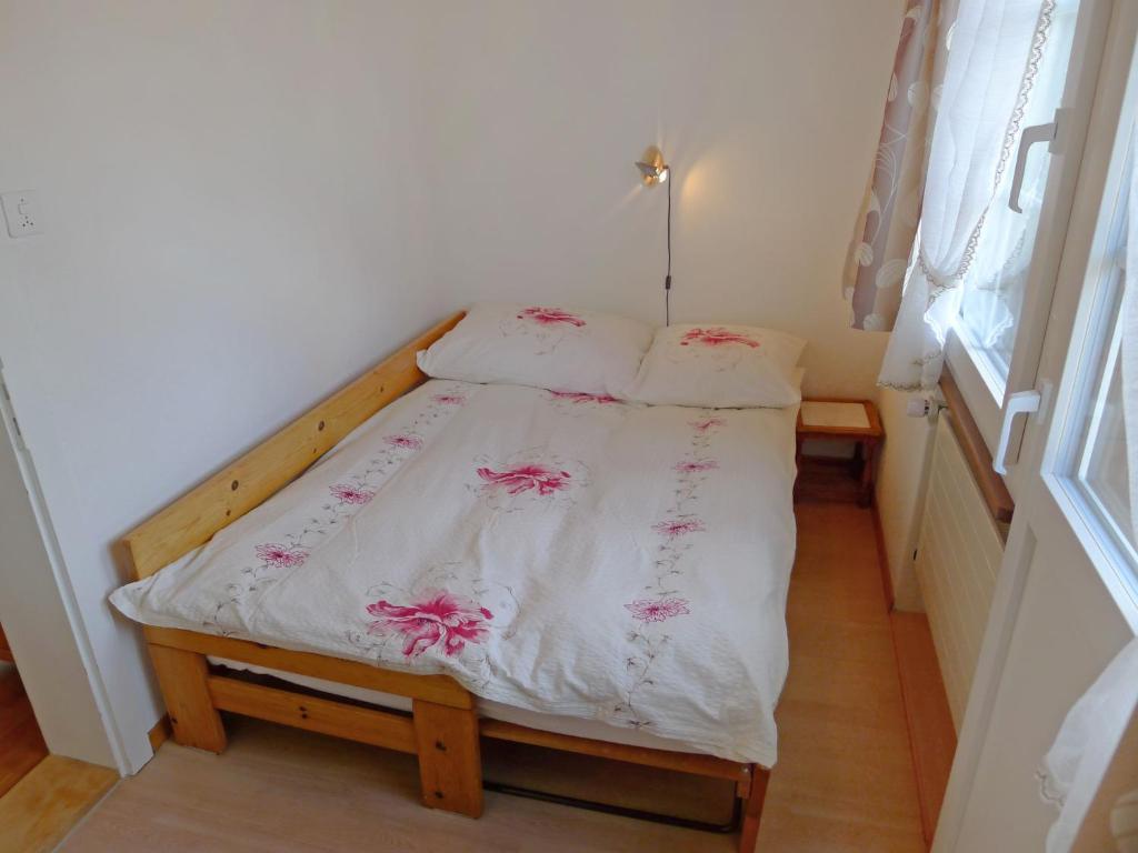 Postel nebo postele na pokoji v ubytování Apartment Beau Site-2 by Interhome