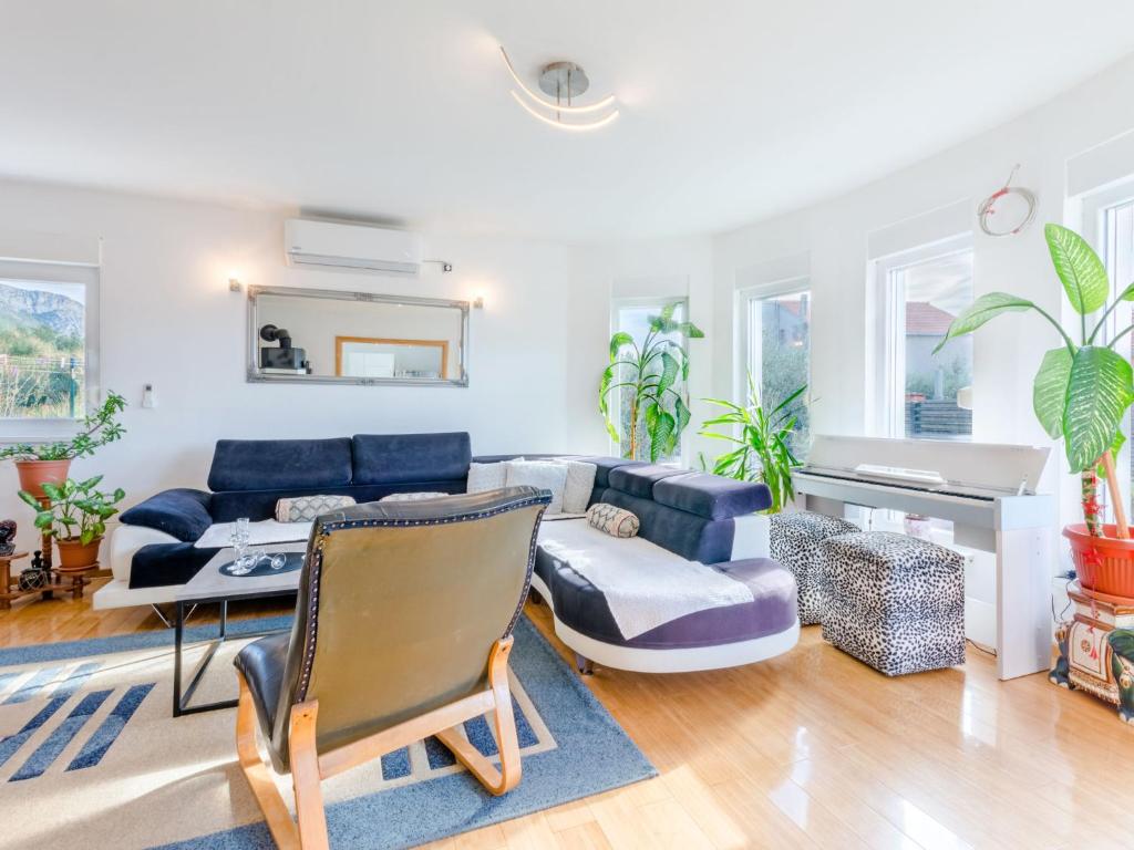 Posezení v ubytování Holiday Home Queen Ahn by Interhome