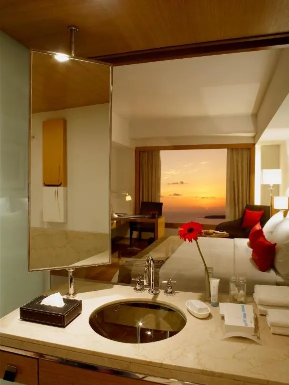 Premier Ocean View Room - King Bed