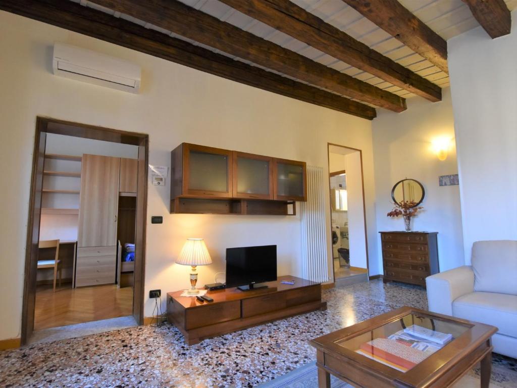 Telewizja i/lub zestaw kina domowego w obiekcie Apartment Al Foghèr by Interhome