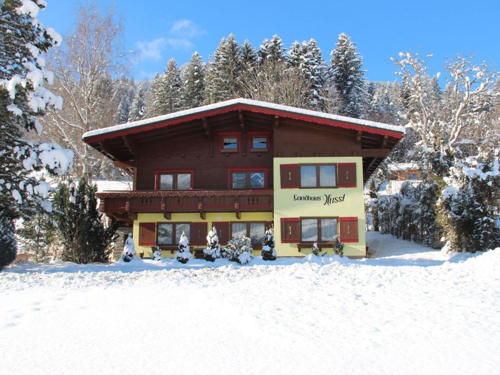 Holiday Home Hussl by Interhome v zimě