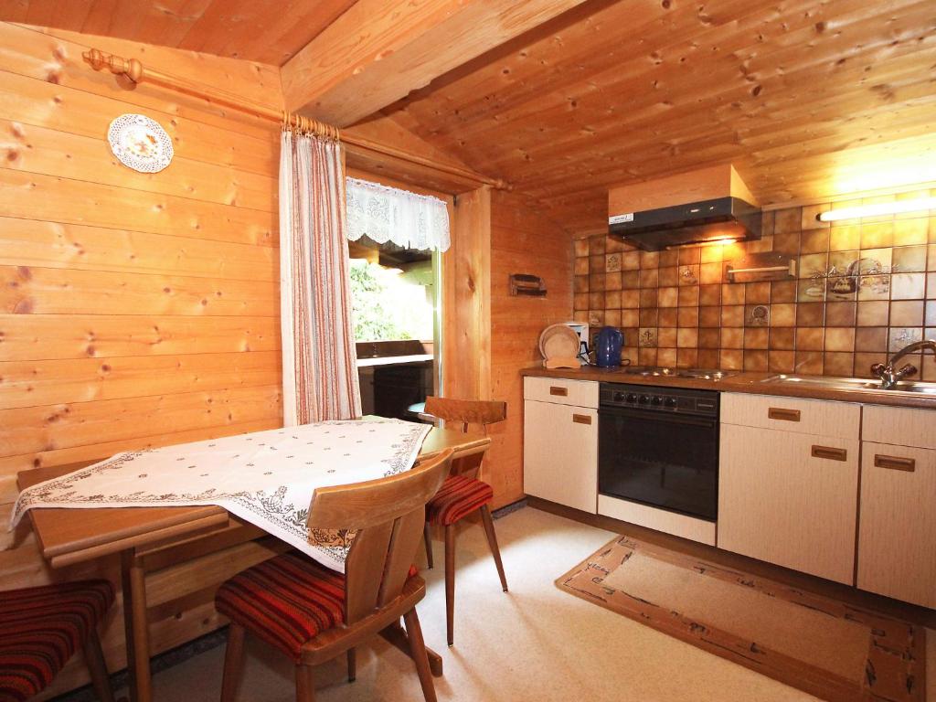 Kuchyň nebo kuchyňský kout v ubytování Holiday Home Hussl by Interhome