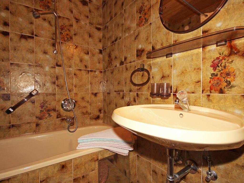 Koupelna v ubytování Holiday Home Hussl by Interhome