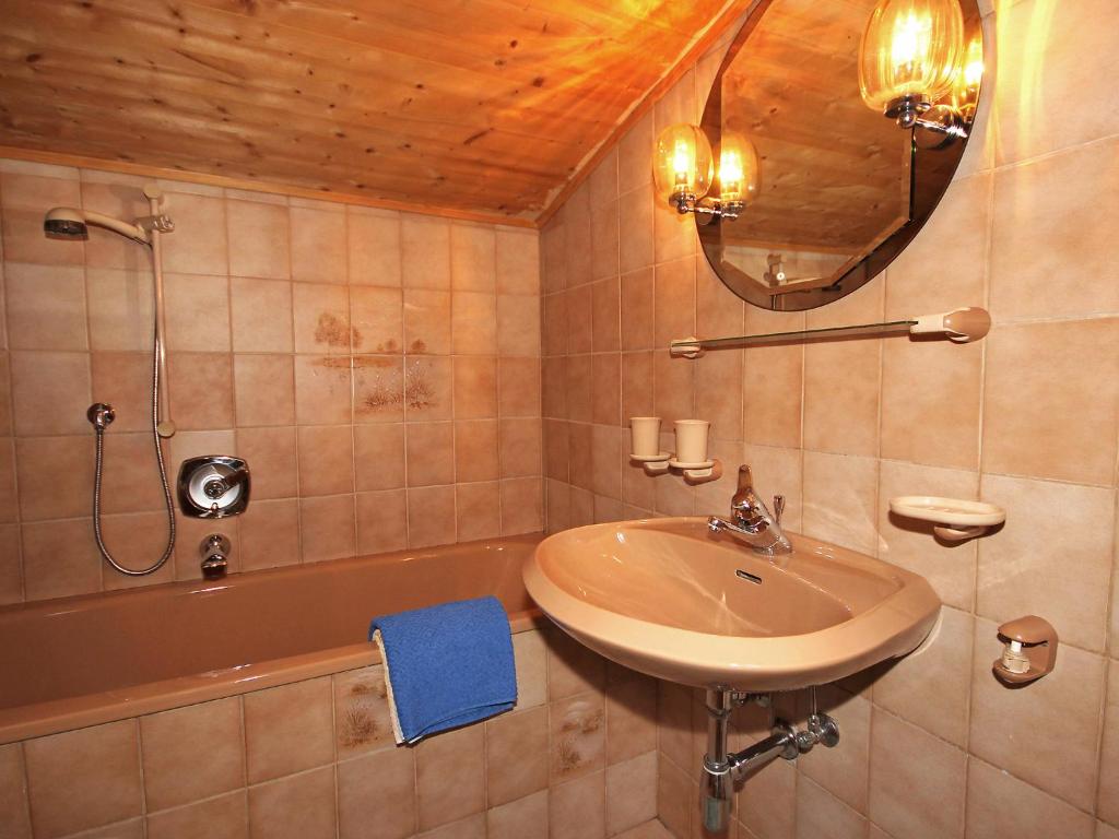 Koupelna v ubytování Holiday Home Hussl by Interhome