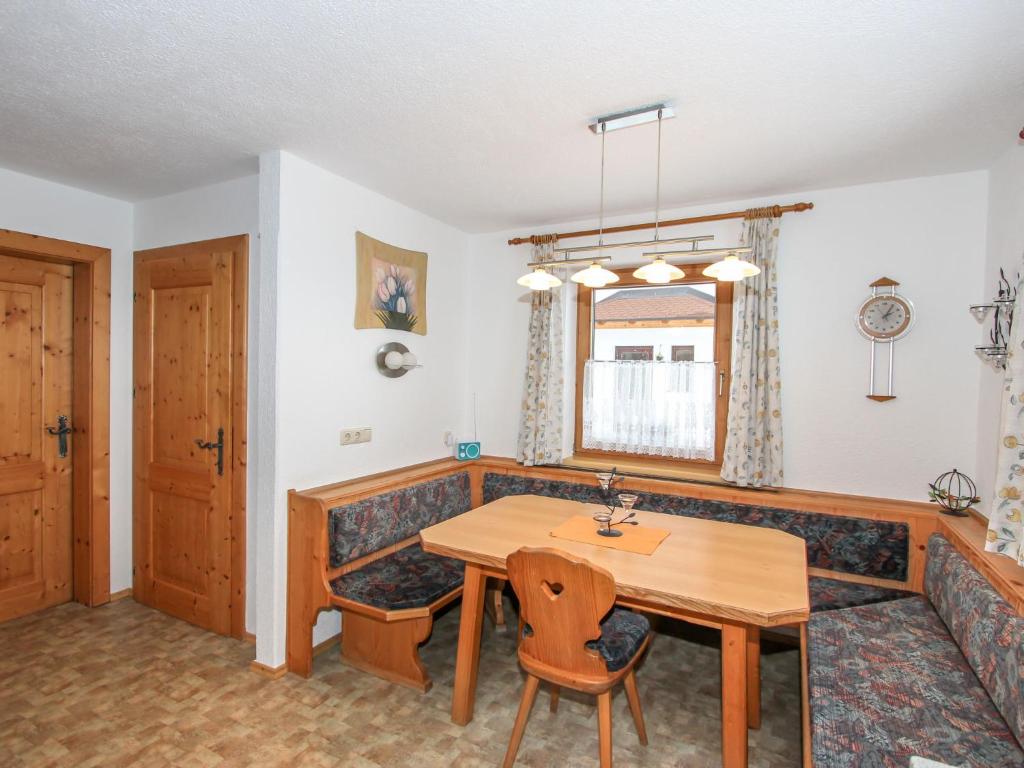 Posezení v ubytování Chalet Katharina by Interhome