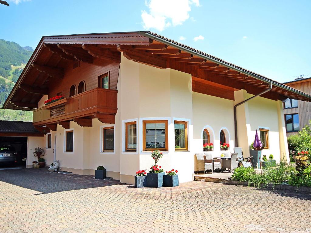 Budova, v ktorej sa apartmán nachádza