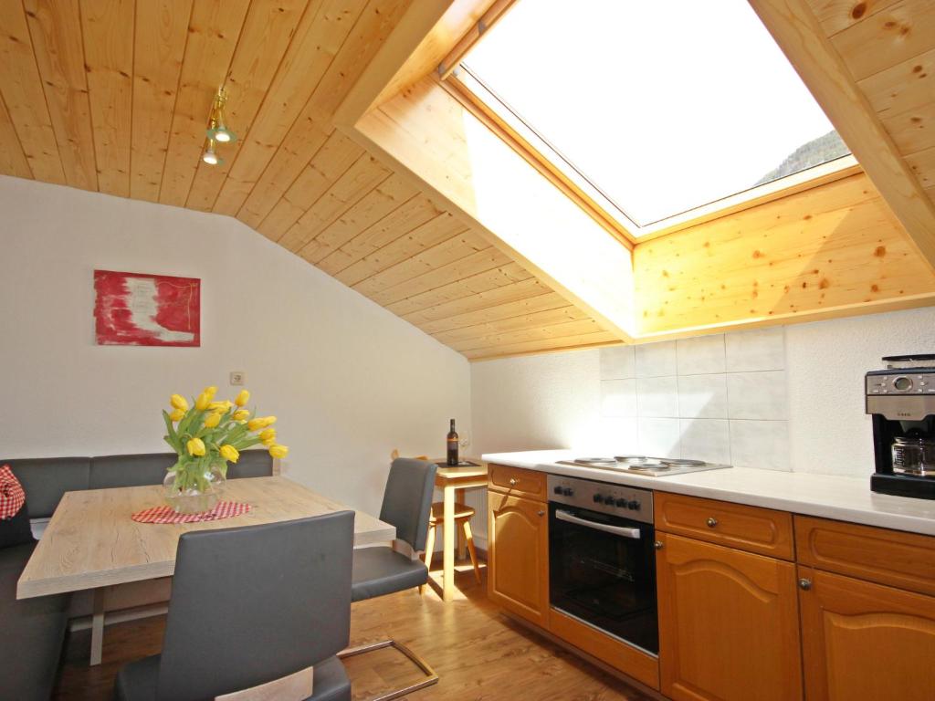 Kuchyň nebo kuchyňský kout v ubytování Apartment Schmittnhof by Interhome