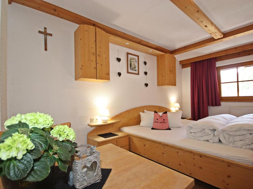Postel nebo postele na pokoji v ubytování Apartment Schmittnhof by Interhome