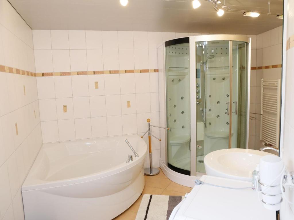 A bathroom at Holiday Home Heidi by Interhome
