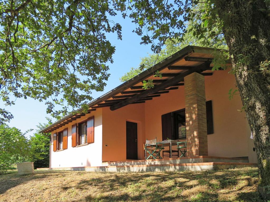 BoccheggianoにあるHoliday Home Rosa by Interhomeの小屋