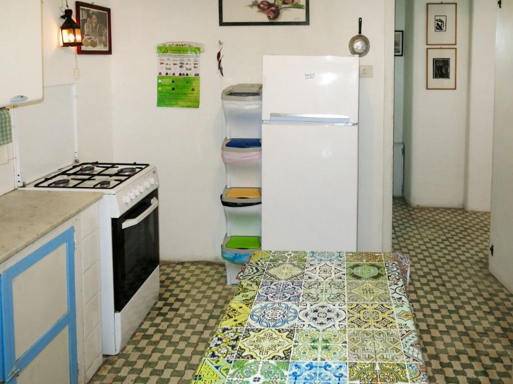 A kitchen or kitchenette at Apartment Sulla Scogliera by Interhome