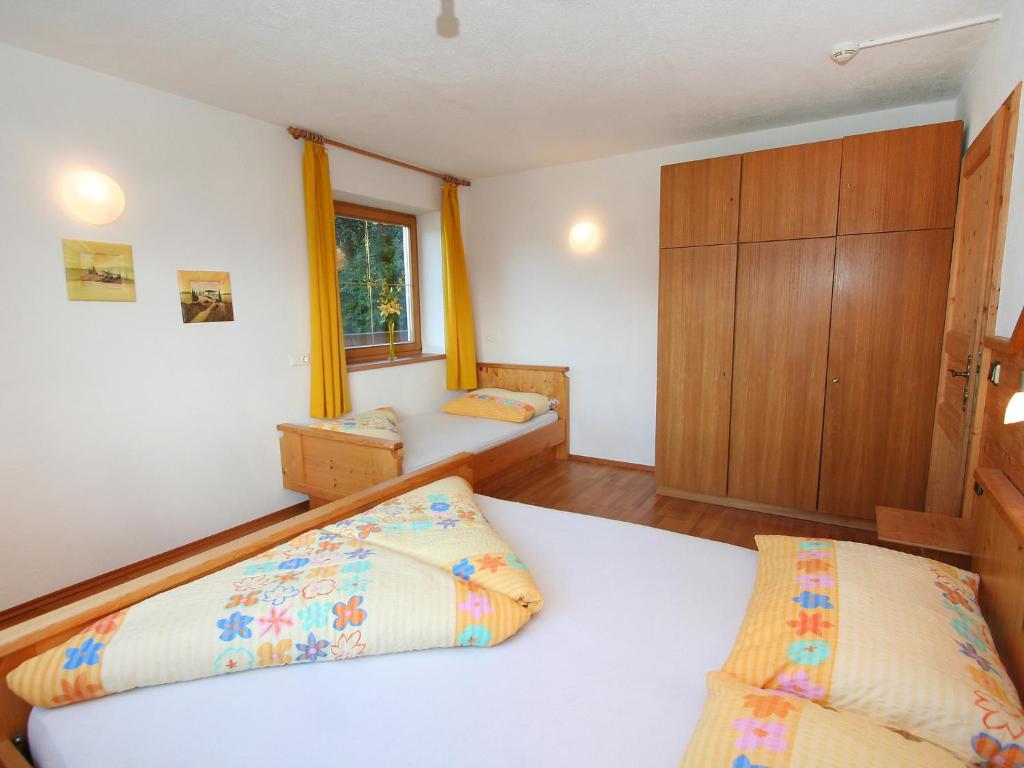 Posteľ alebo postele v izbe v ubytovaní Apartment Hansjörg-5 by Interhome