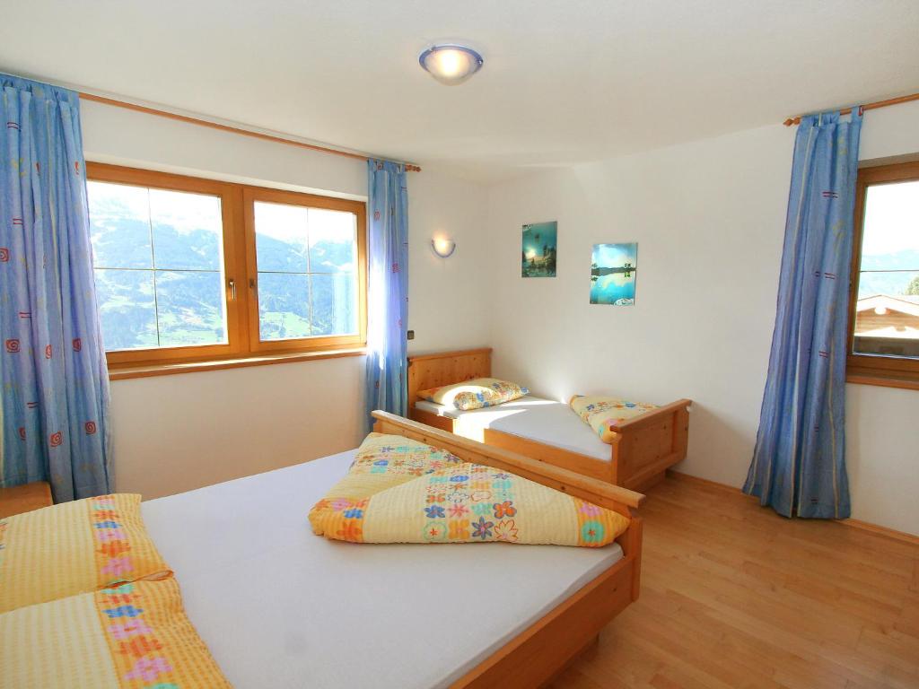 Posteľ alebo postele v izbe v ubytovaní Apartment Hansjörg-5 by Interhome