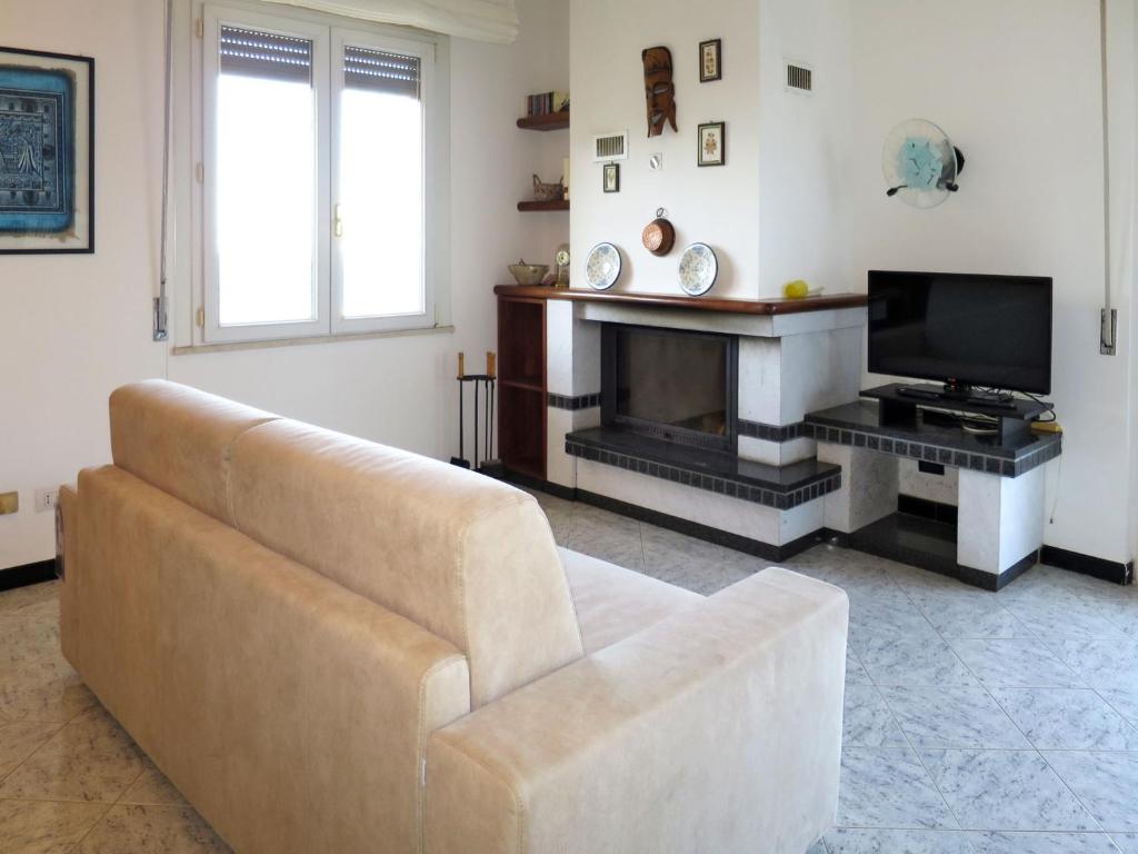 Televízia a/alebo spoločenská miestnosť v ubytovaní Apartment Orizzonte by Interhome