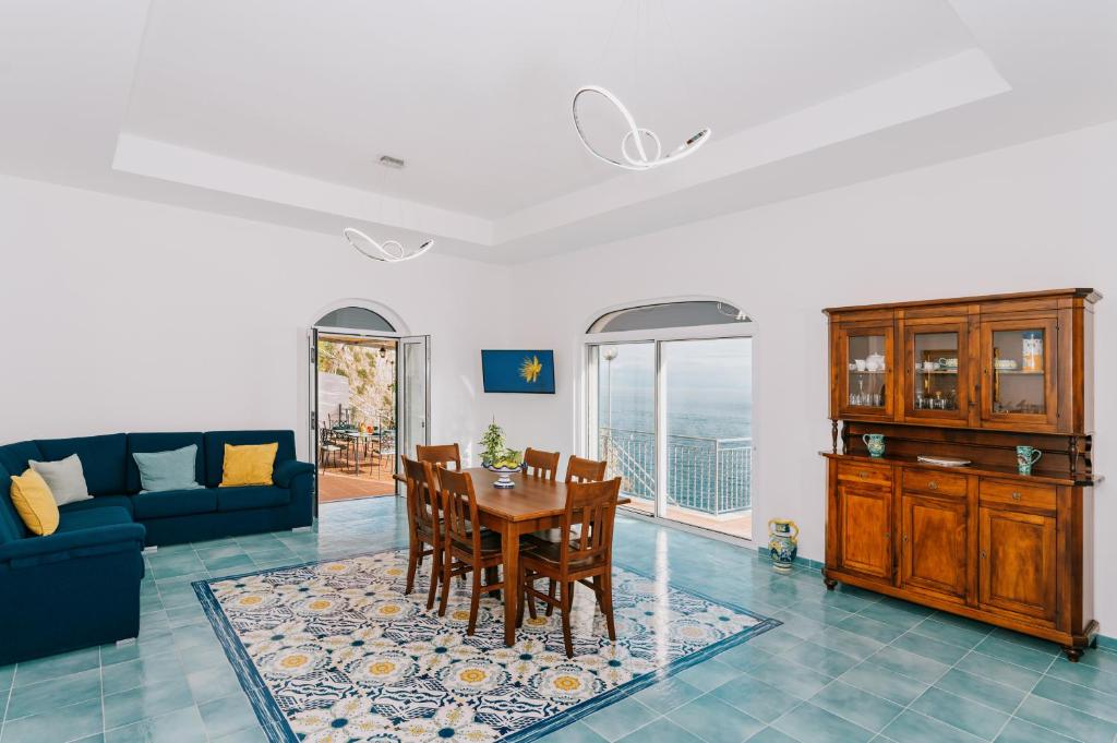 Ein Sitzbereich in der Unterkunft Villa Eris Amalfi Coast