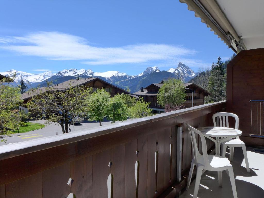 Vista generica sulle montagne o vista sulle montagne dall'interno dell'appartamento