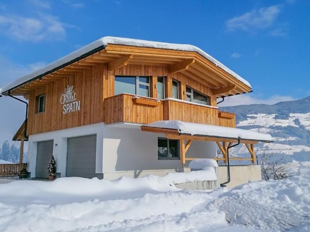 Apartment Chalet Spatn by Interhome v zimě