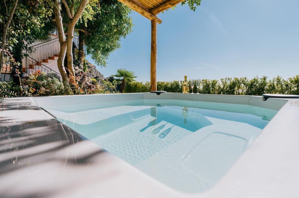 Der Swimmingpool an oder in der Nähe von Villa Eris Amalfi Coast