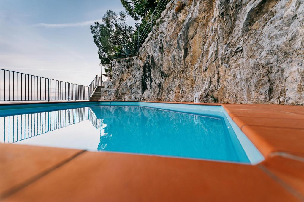 Der Swimmingpool an oder in der Nähe von Villa Eris Amalfi Coast
