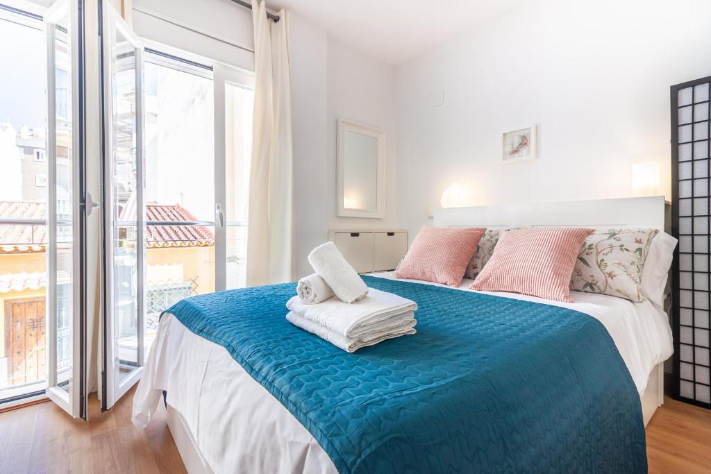 Postel nebo postele na pokoji v ubytování Sea & Wave Adela Boutique Apartment