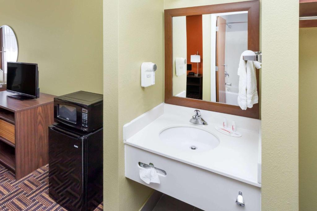 Super 8 by Wyndham Rochester - Error