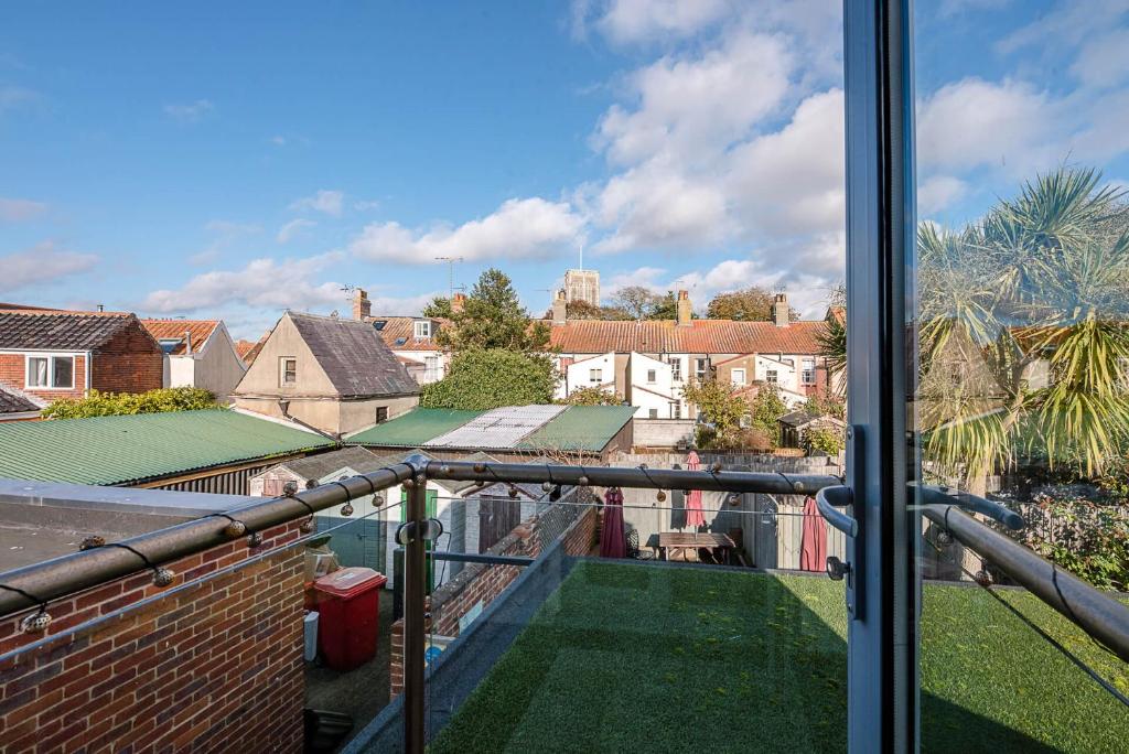 Papillon, Southwold - A Modern Flat with Balcony 6
