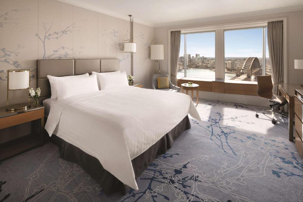 
Horizon Sydney Harbour King with Club Lounge Access
