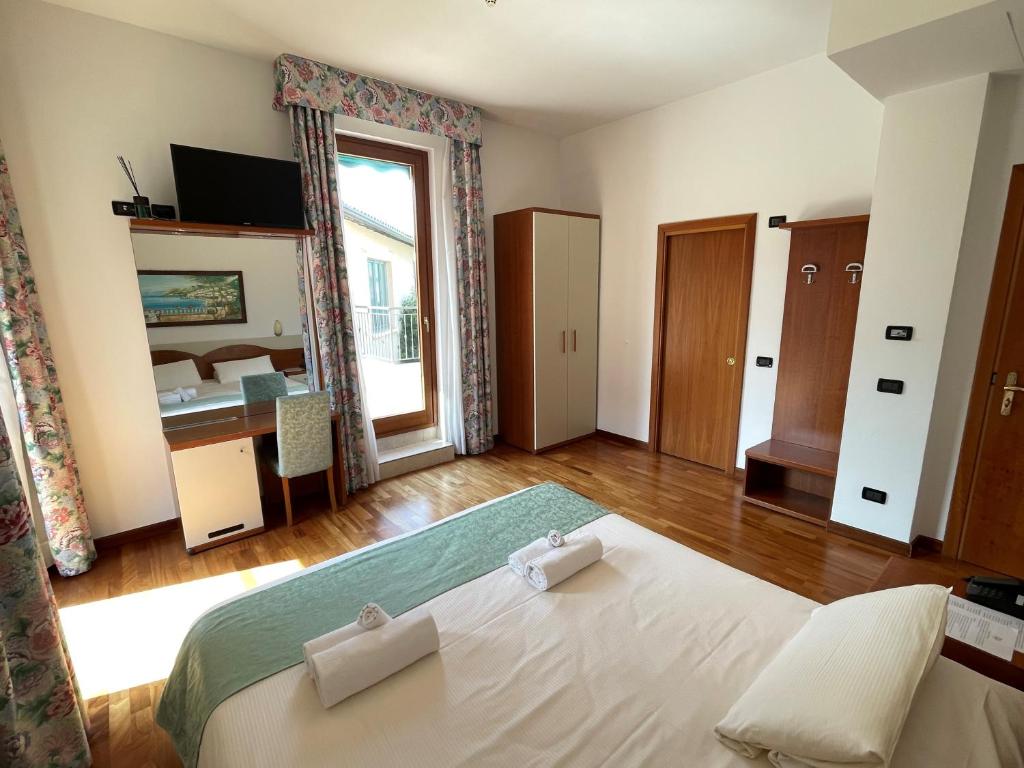 Een bed of bedden in een kamer bij Hotel Meridiana