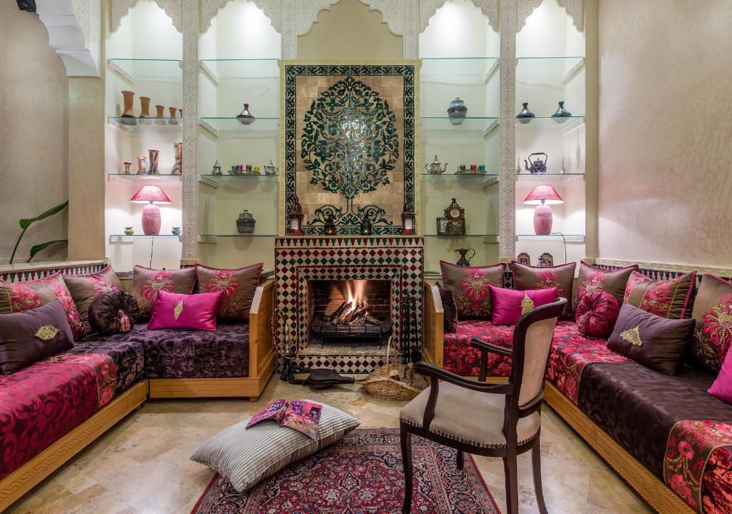A seating area at Riad Des Nations